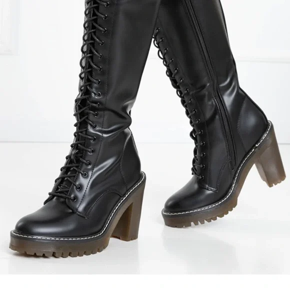 ONE DAY SALE Fall Fabulous Vintage Boho Lace up boots - Picture 4 of 8